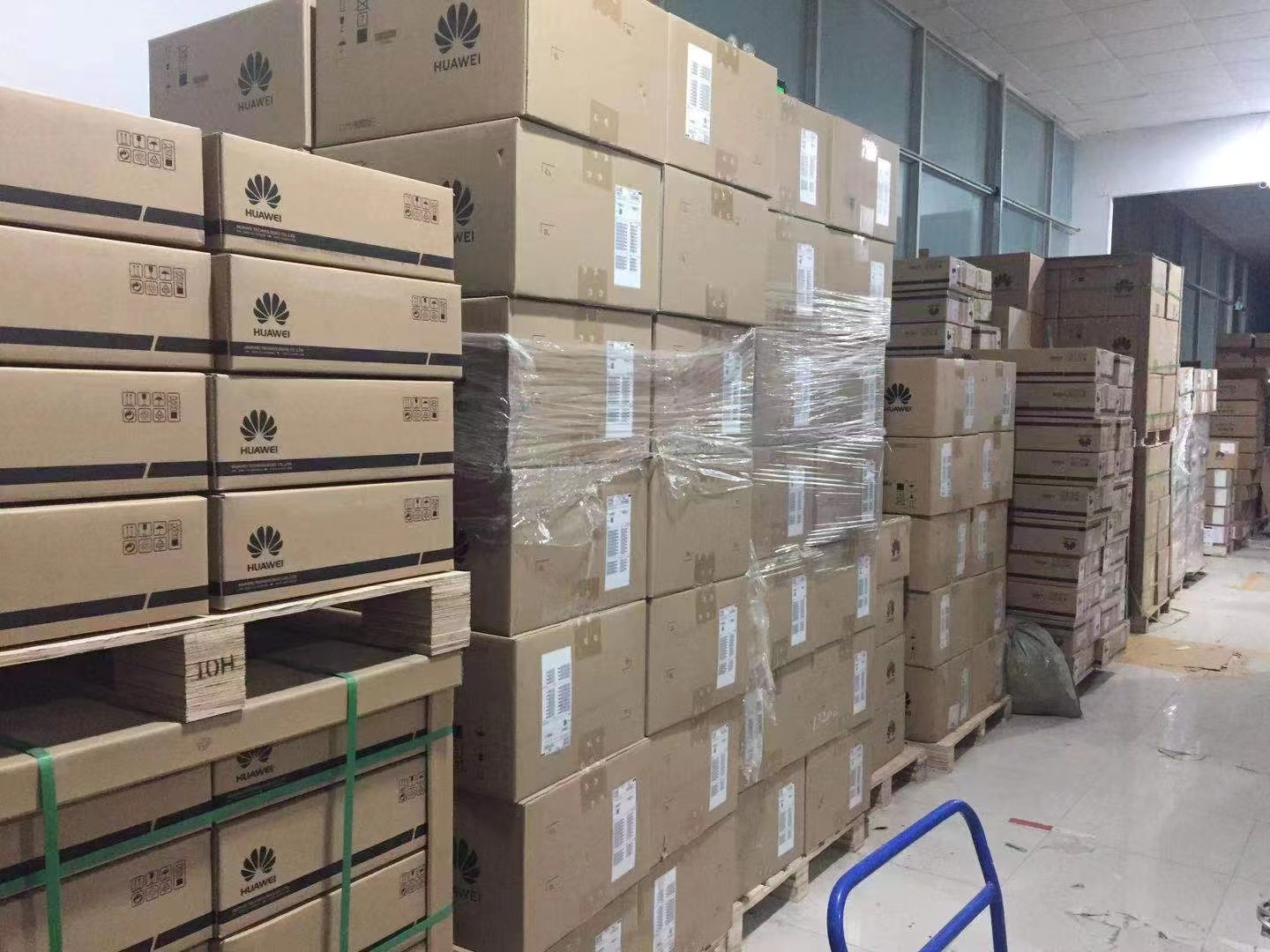 1 WAN Port 2T Router with 316.5 Tbps Routing Line Card and 10/100Mbps Wired Transfer Rate