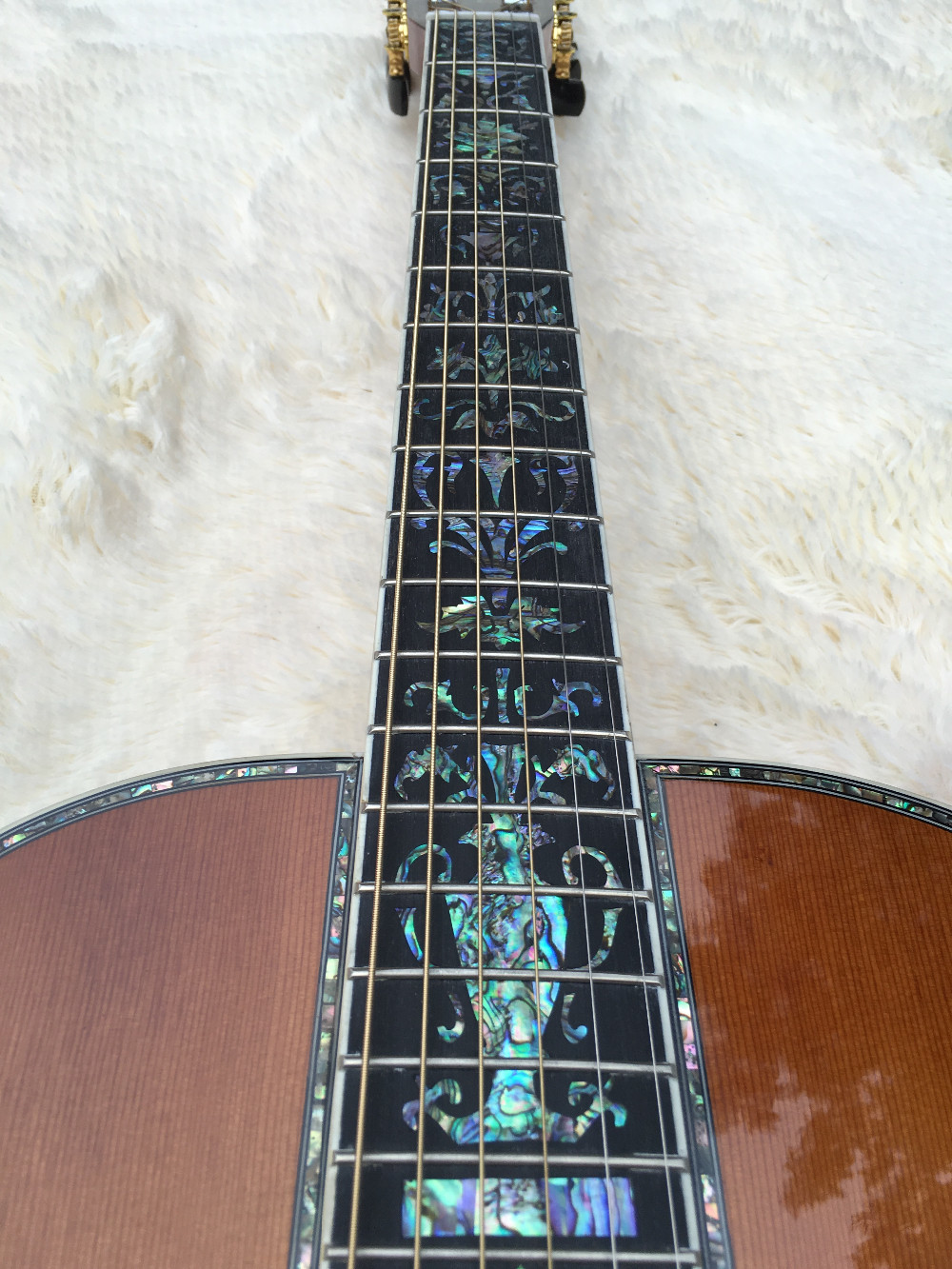 39 inch 000 style acoustic Guitar,Real Abalone inlays,Ebony fingerboard,Solid spruce top,Rosewood back and sides