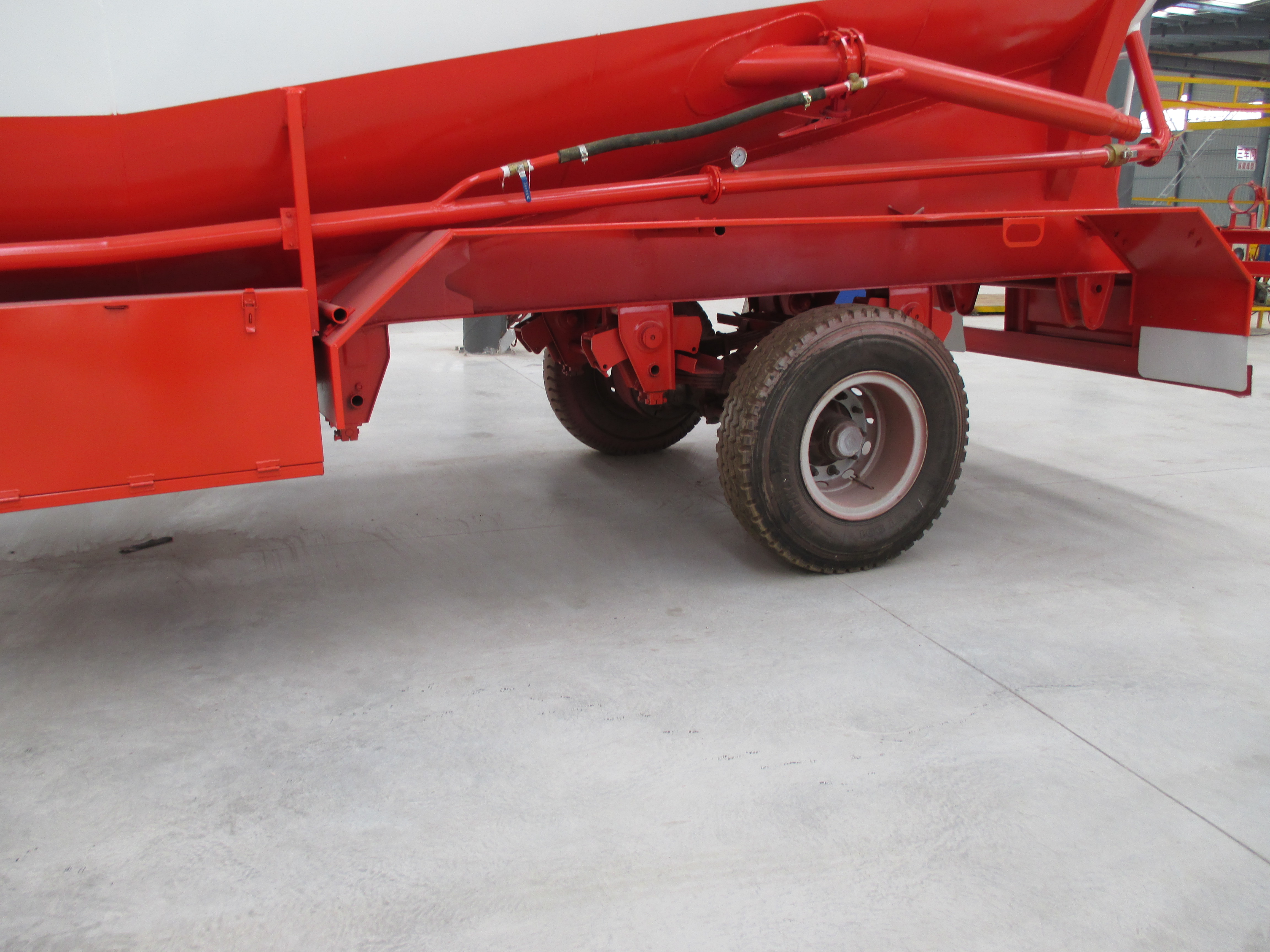 30-60T Max Payload Cement Trailer 2 Axle Bulk Cement Tank Powder Tanker High Capacity