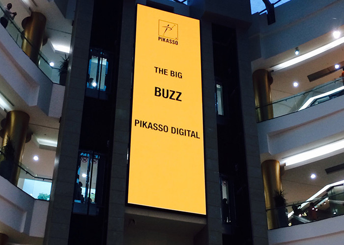 Shopping Center Giant Full Color LED Display screen 8k P2.5 IP30 OEM ODM
