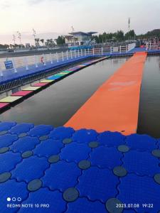 Quality UV Resistant Non Slip PE Docks Plastic Pontoon wholesale