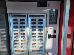 Quality Locker Vending Machine W166*D71*H217 Cm For Adjustable Temperature And Electricity Consumption 6-10 KWh Per Day wholesale