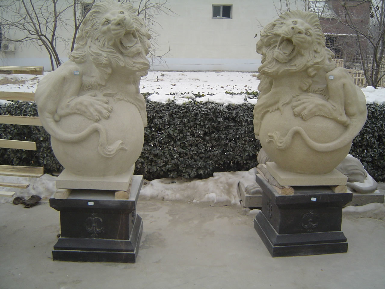 Marble Customized Sitting Lion Statues With Paw On Ball Stone Carving Sculpture