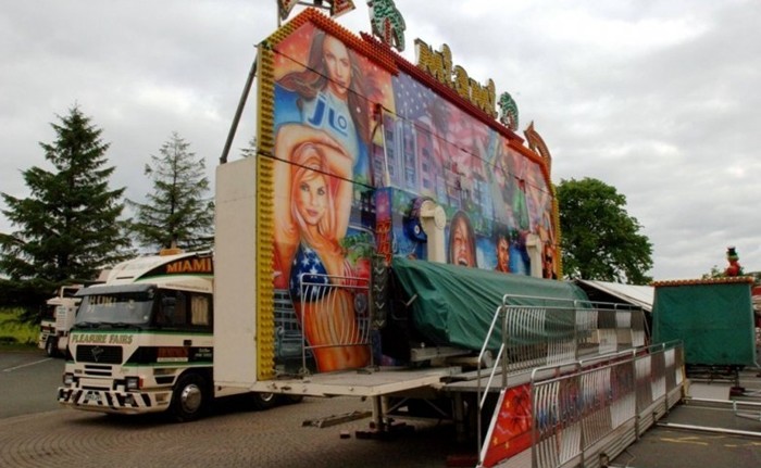 Anti Rust Paint Trailer Mounted Rides With 5-6 Layers FRP And GB Steel Material