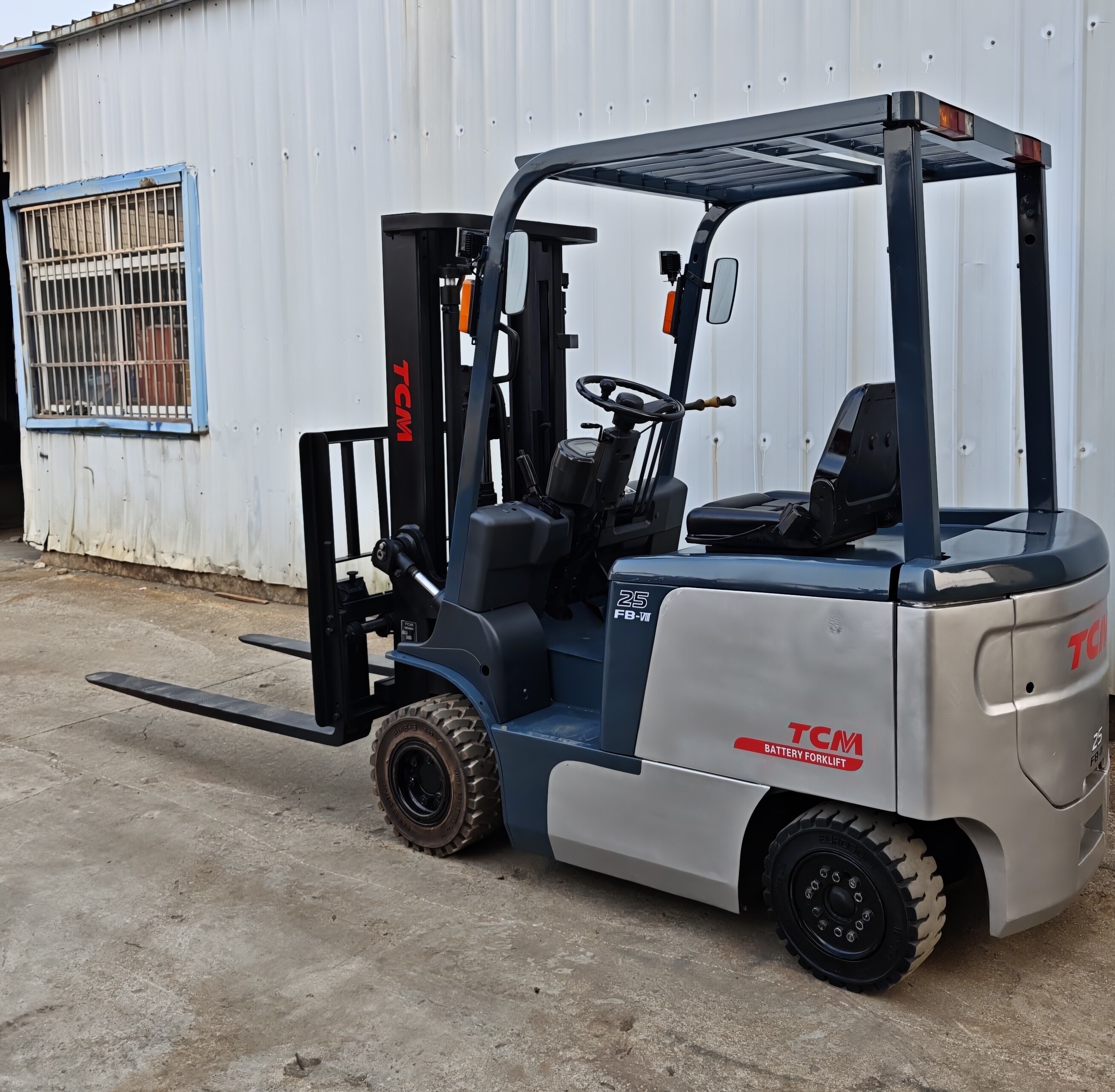 TCM 25 Used Electric Forklift With 3m 6m 2.5 Ton With Core Engine Component