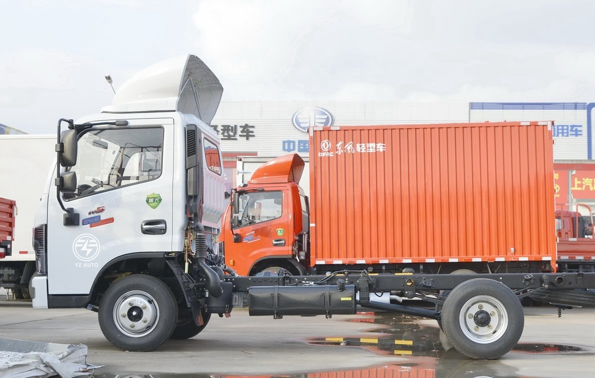 Single Row Seat 125hp 4X2 Dongfeng KAIPUTE Cargo Truck with Diesel Engine and Van Box