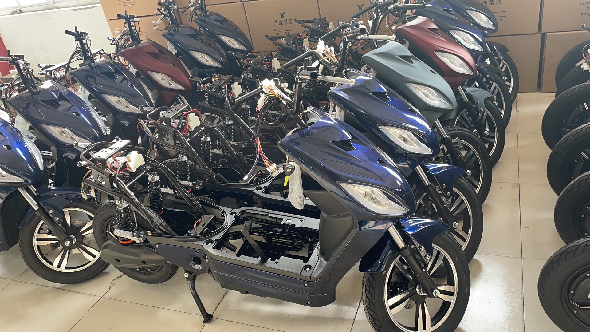 Adult Moped Electric Bike 48V 500W 1000W Motor Power Two-Wheel Electric Scooter Bluetooth Smart Front Brake 30AH 40AH Options