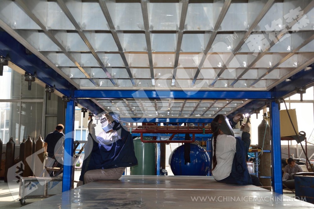 40ft Containerized 20TPD Block Ice Machine with 2.7kw 124.3kw Power 11800*2300*1900mm