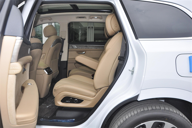 HUA-WEI AITO M7 M5 Second Hand Electric Hybrid Energy Vehicles with 195KM Pure Electric Range and 7.8s Acceleration Time