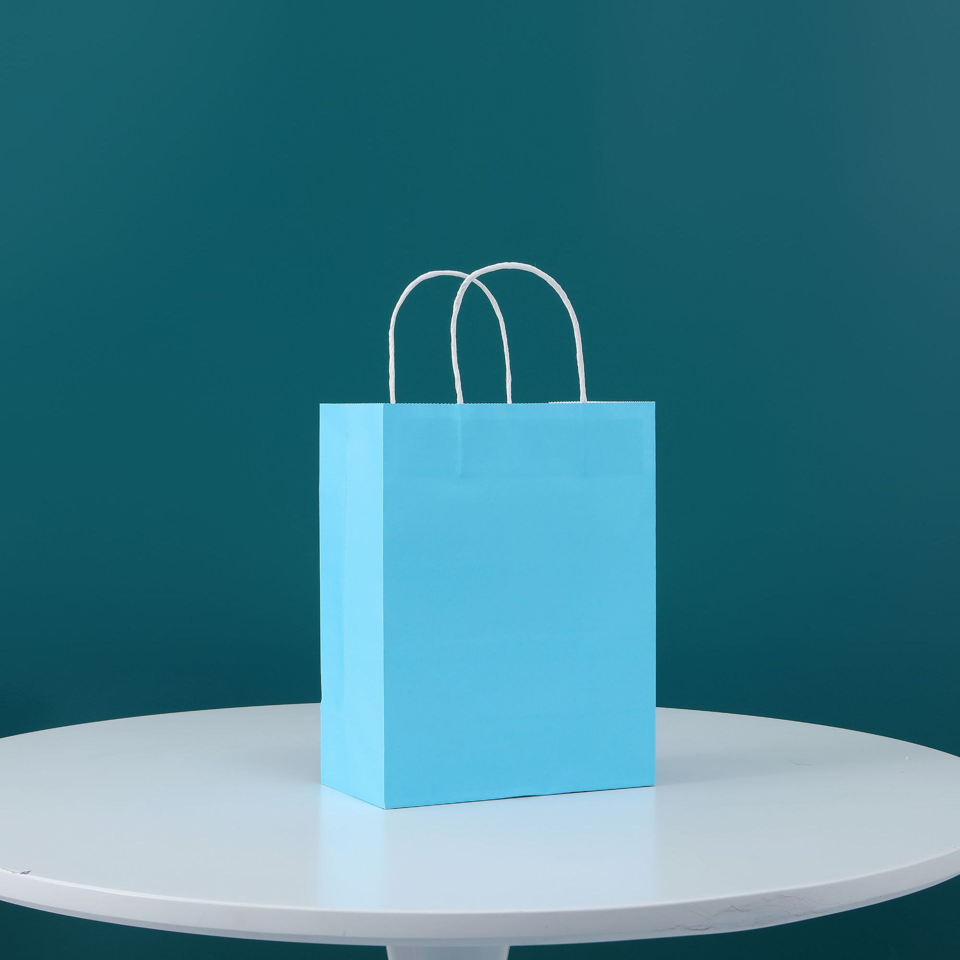 Vertical 130gsm Custom Kraft Paper Bags With Twisted Handles
