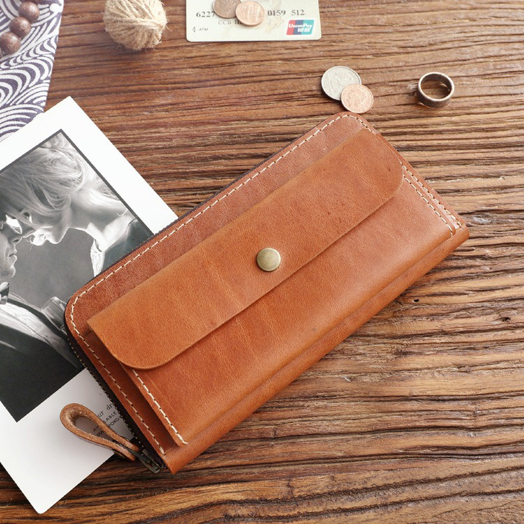Retro Cowhide Men's Genuine Leather Wallet with Large Capacity and Zipper Closure