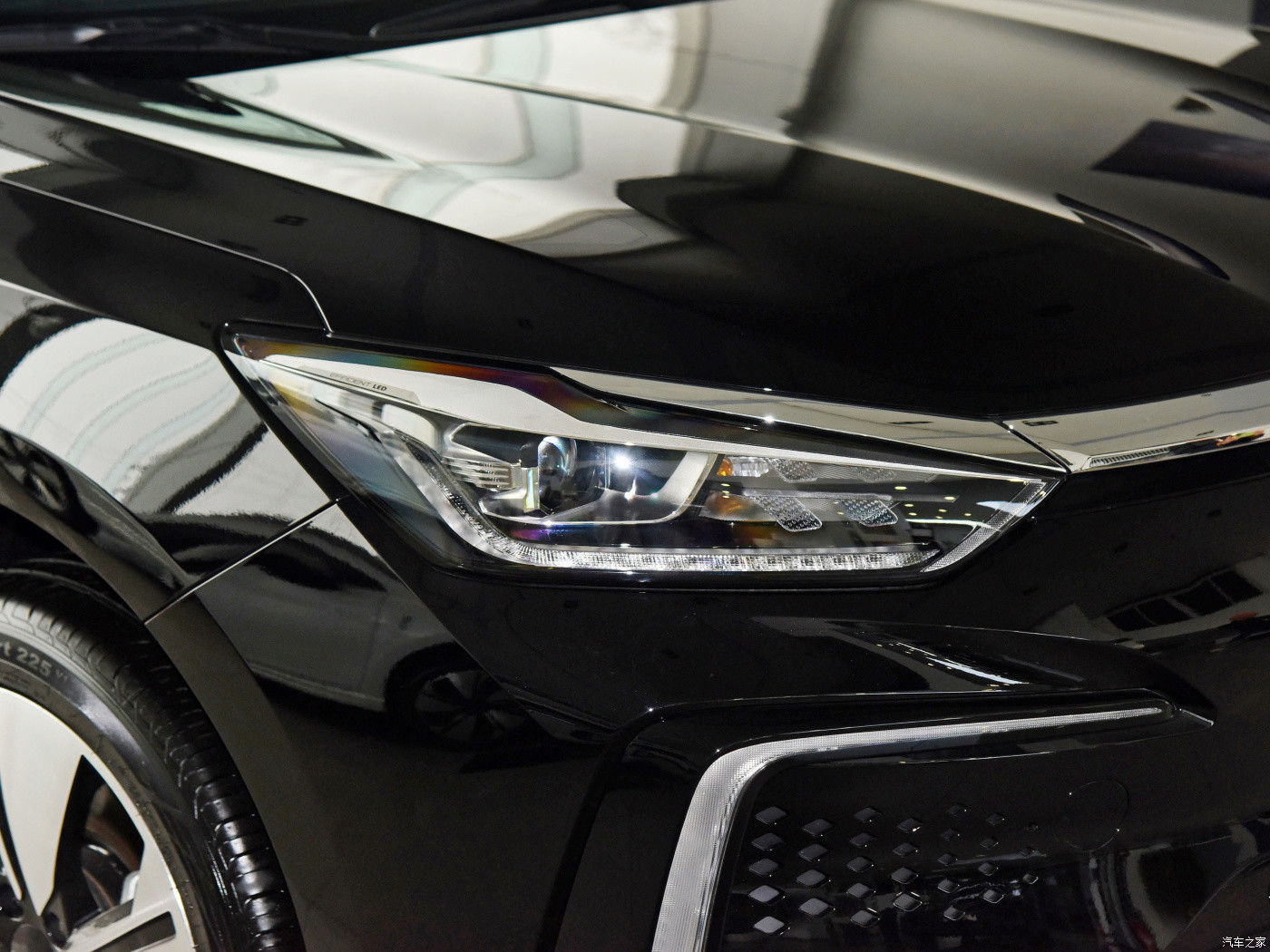 BEIJING EU7 Midsize Ev Cars Cruising Range 475KM For Online Car Hailing