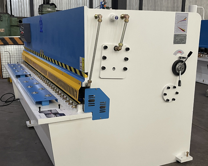 5.5kw Hydraulic Swing Shearing Machine 6*3200mm Carbon Steel CNC Cutter Shears