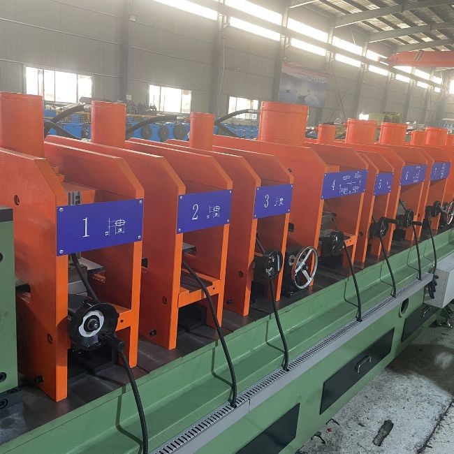 Hangzhou Maxwell Precision Roll Forming Machine For C Z Purlin 100-300mm