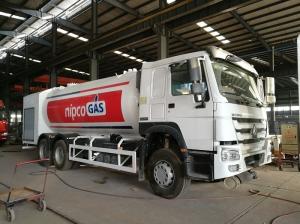Quality HOWO 6*4 20cbm / 10ton Bobtail Propane Truck Horizontal Cylinder Shape Tank wholesale