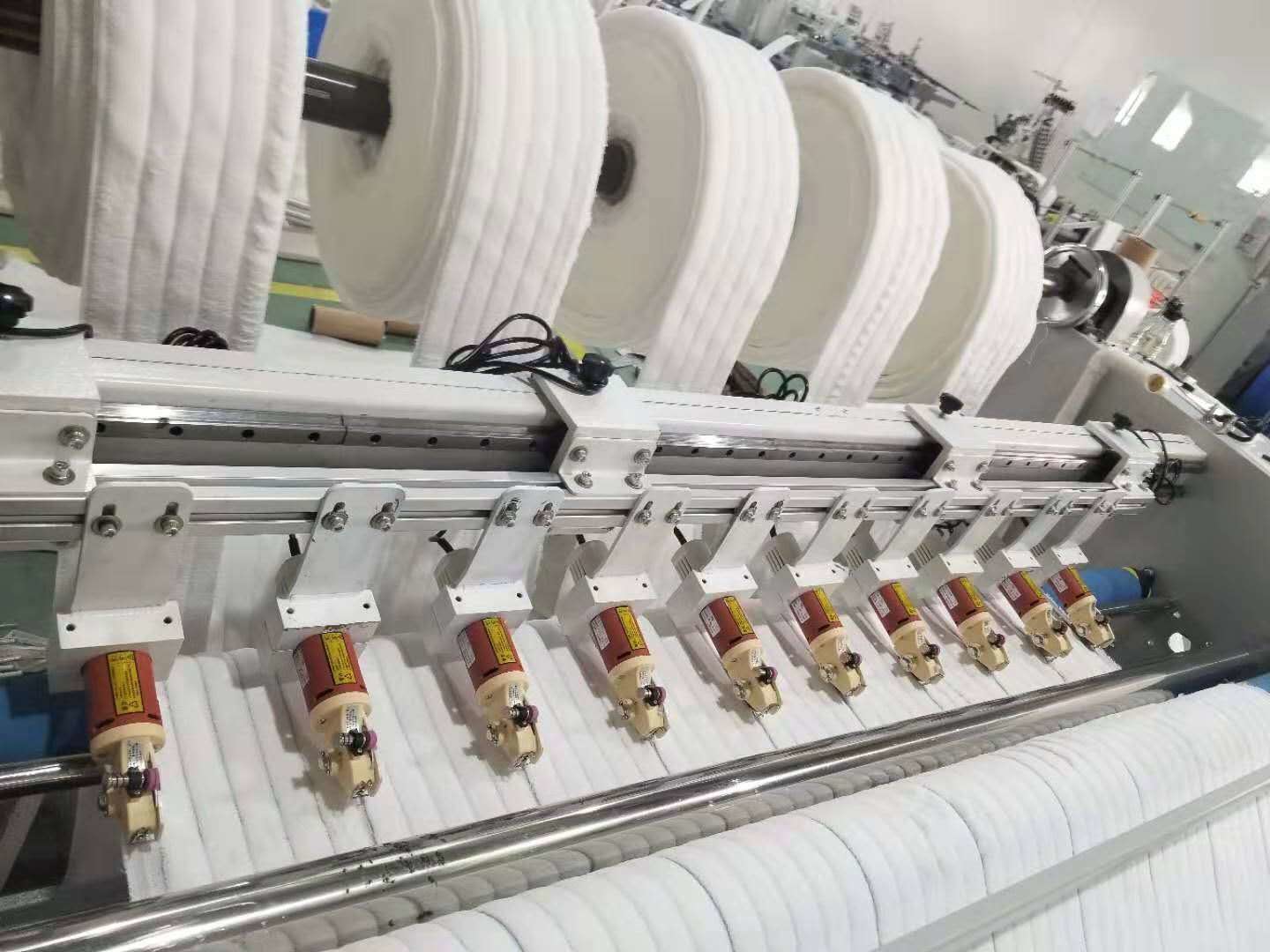 High Speed Fabric Slitting Machine / Automatic Meltblown Slitting Machine