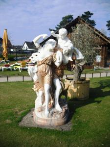 Quality Family marble sculptures for garden or home wholesale
