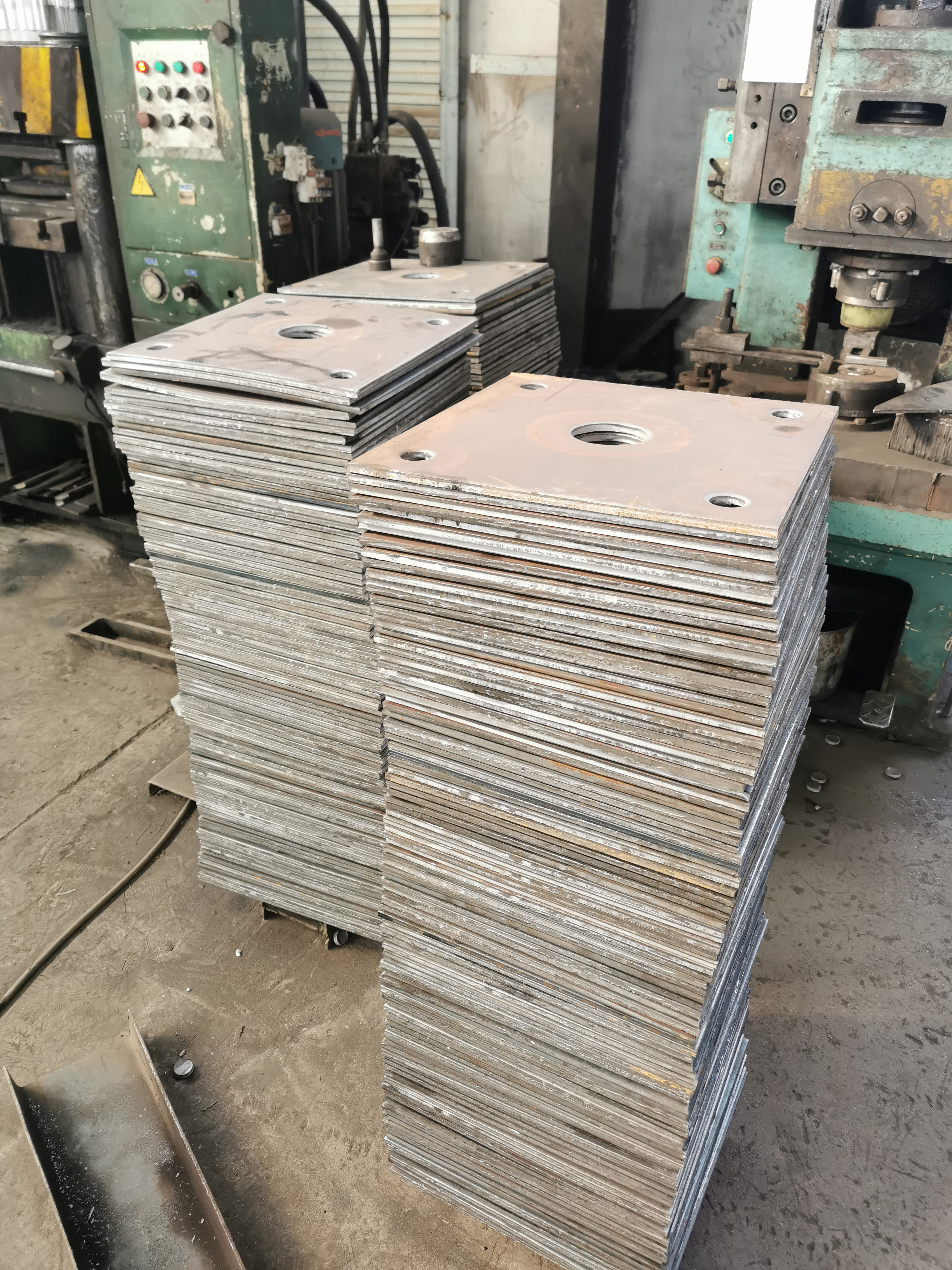 Galvanized Steel Guardrail Post For Roadway Safety On Highway Anti-Collision