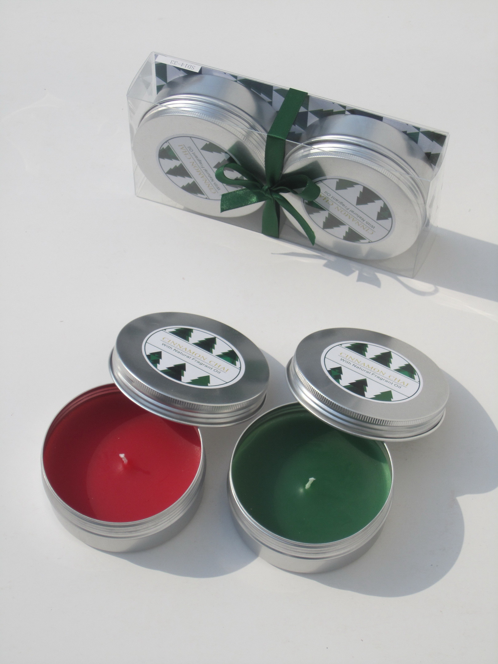 2PK Red & Green scented & assorted tin candle with printed label and packed into clear box