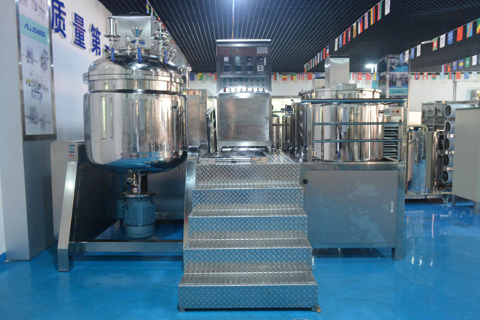 200L SUS 304/316L Cosmetic Factory Lotion Making Machine 3 Tank Structure