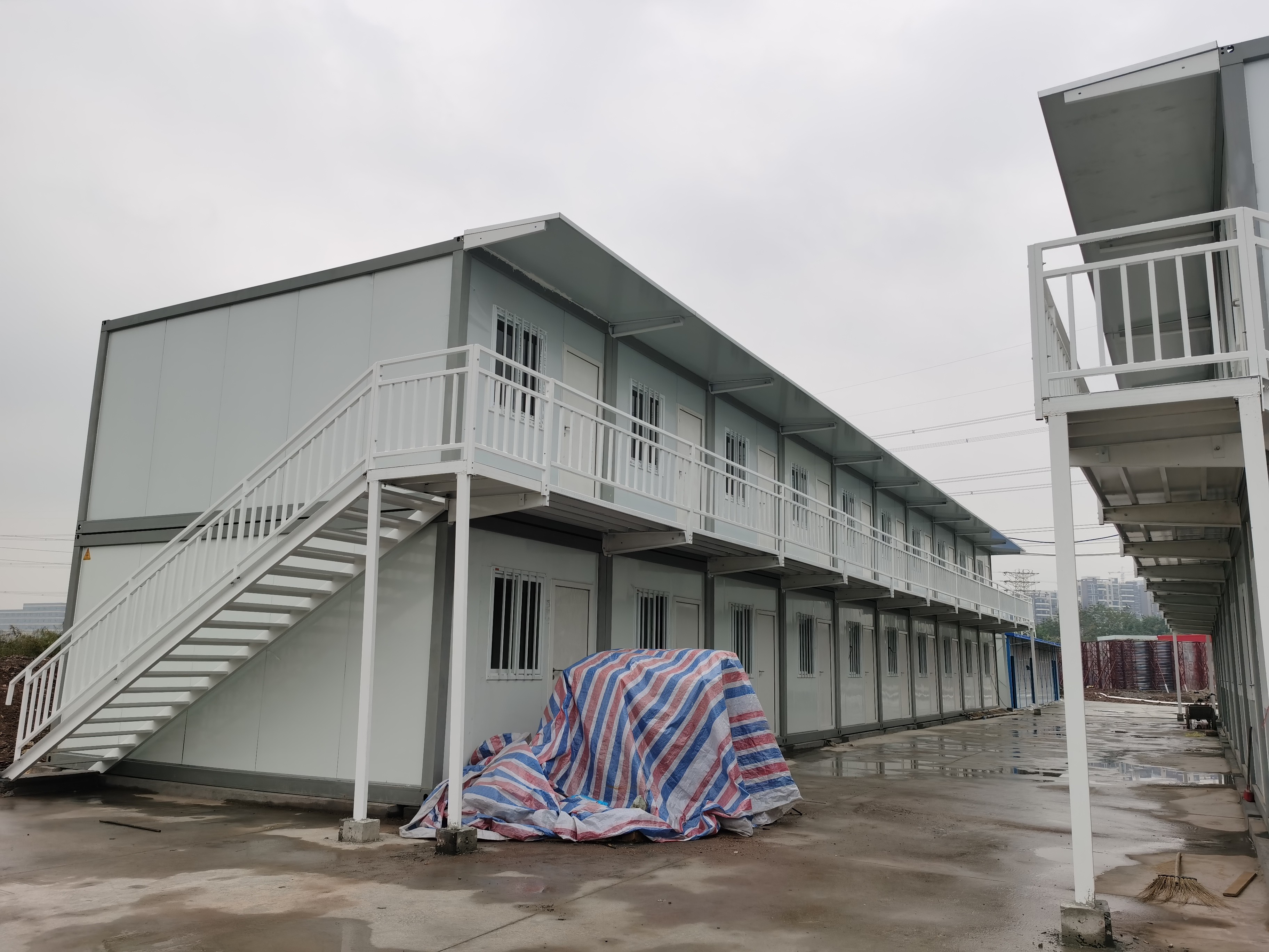 2024 Modern Steel Flat Pack Container House Pre-Construction Labor Dormitory Customizable Ready-Made Living Space