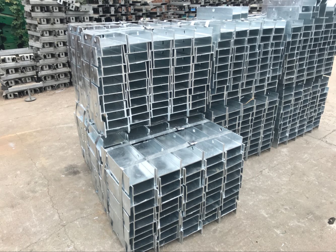 Hot Dipped Galvanized Steel Highway Guardrail H Spacer with ISO9001 2000 Certification