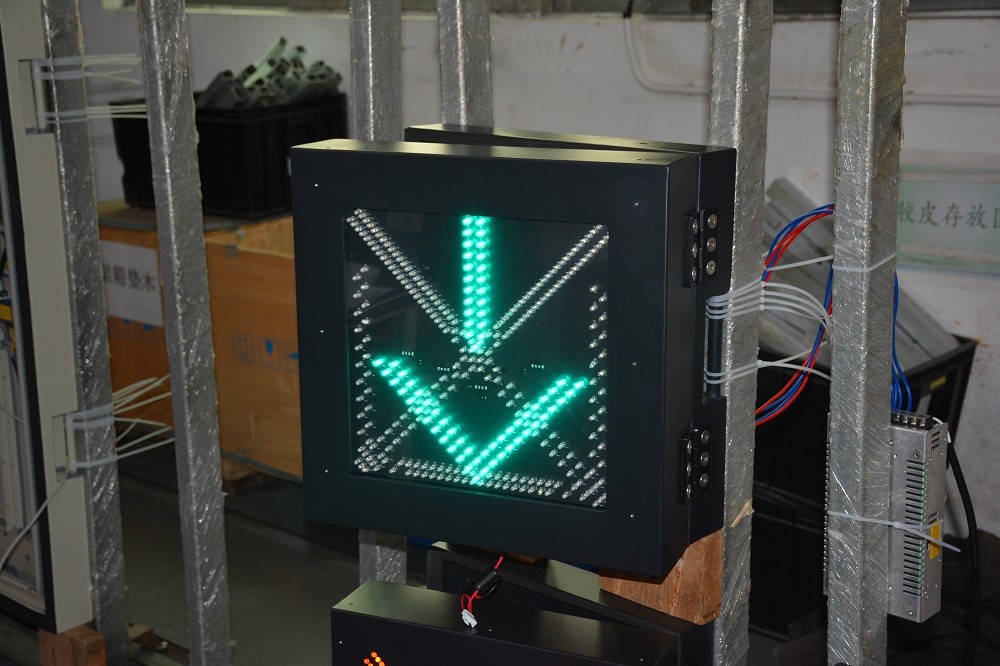 800*800mm LED Lane Control Signs Red Cross Green Arrow Signal