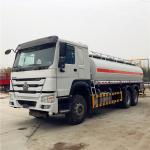 SINOTRUK HOWO 20CBM 25CBM Liquid Tanker Truck , Refueling Oil Tanker Truck