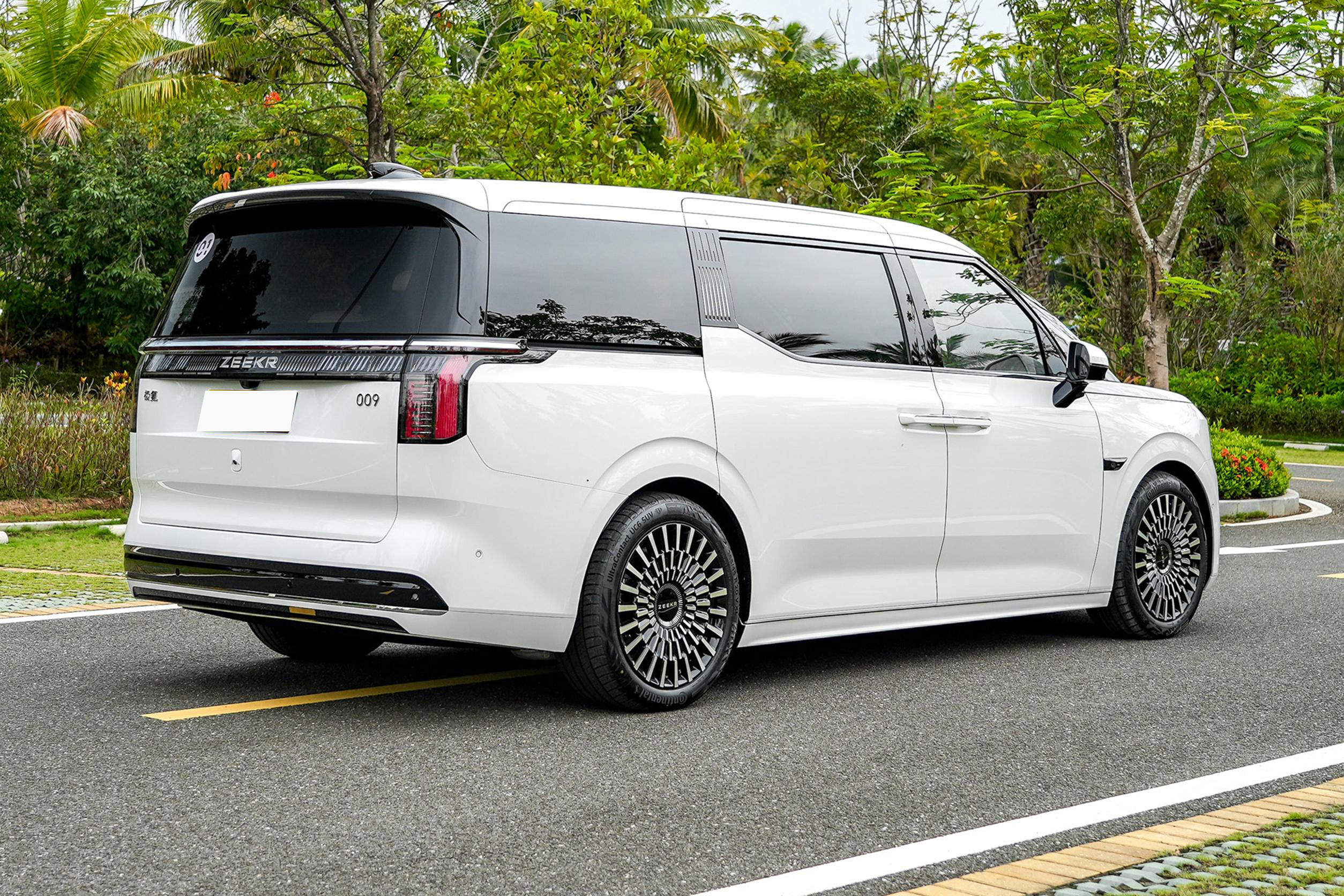 ZEEKR 009 EV Luxury Cars Medium Large MPV Dual Motor Six Seater Electric Car