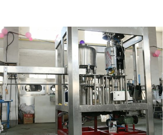 Automatic Oil Bottling Machine 220V / 380V Voltage PLC Control High Precision