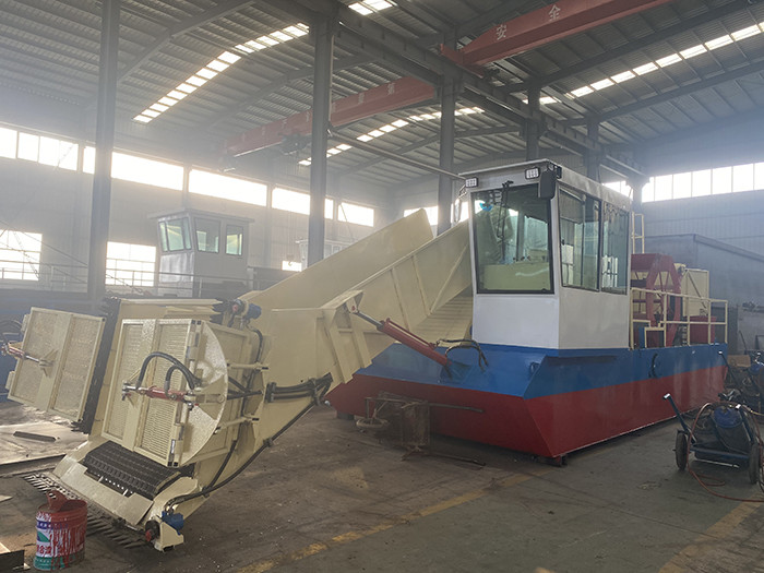 Customized 10 Cubic Model Eco Harvester For Optimal Environmental Weed Control