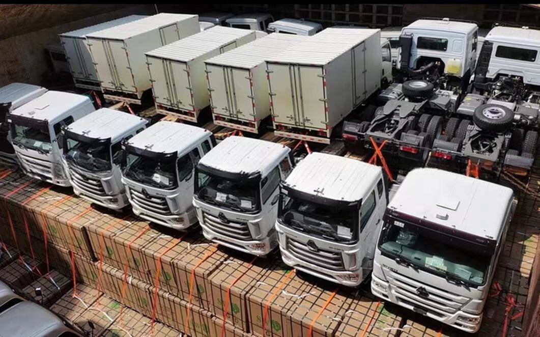 SINO TRUCK 40T 50T Howo Tractor Truck with WEICHAI Engine 300-400L Fuel Tank Capacity