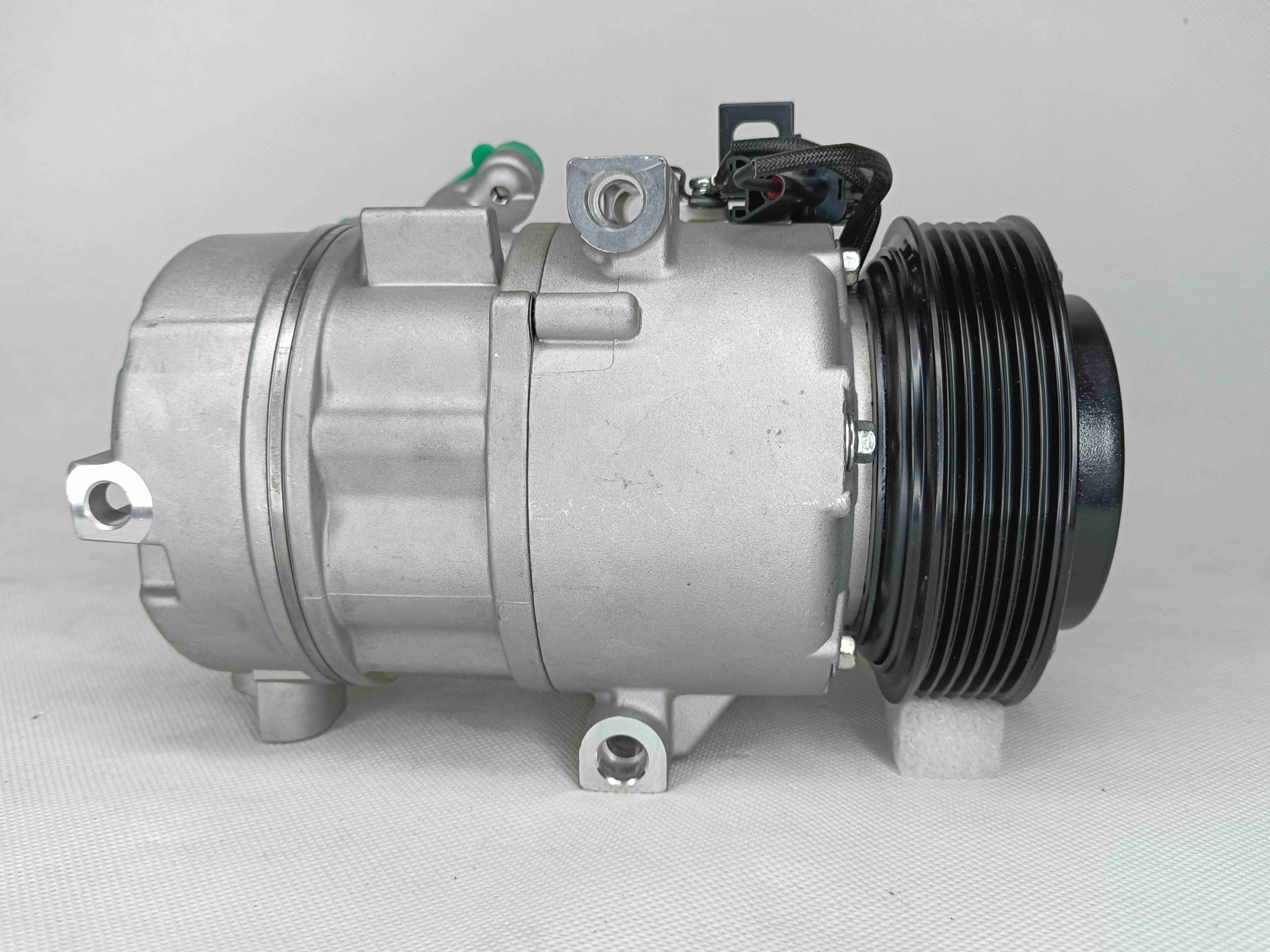 977012Z000 Hyundai AC Compressor 12 volts 6PK For Hyundai IX35 2.0