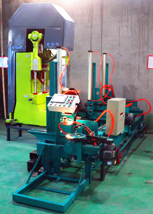 Mobile Vertical Band Sawmill with Table Diesel Engine powered Truck Loading Move