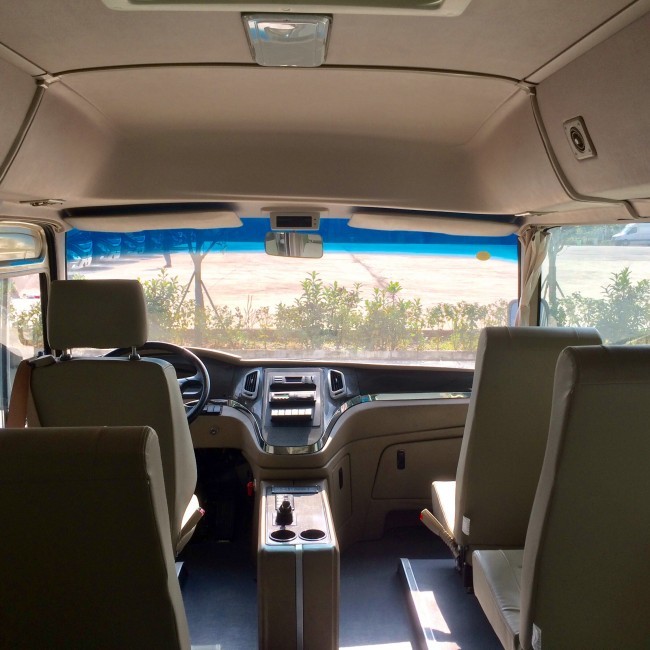Leaf Spring 32 Seater Luxury Electric Coach Bus Energy Retrieve