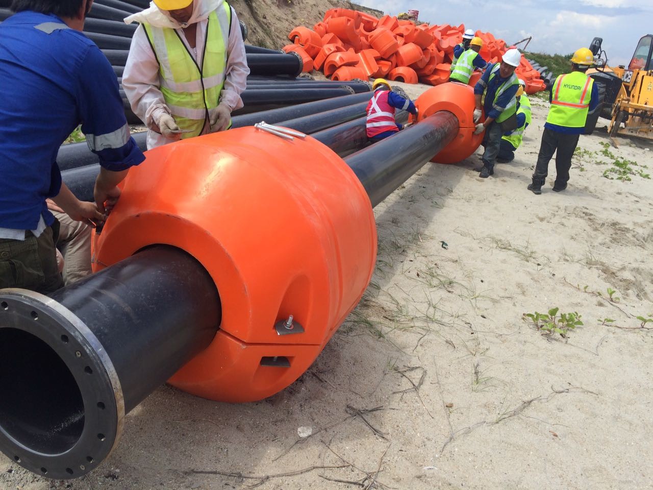 Customized HDPE Pipe Floaters With Good Flexibility UV Resistance >400% Elongation At Break