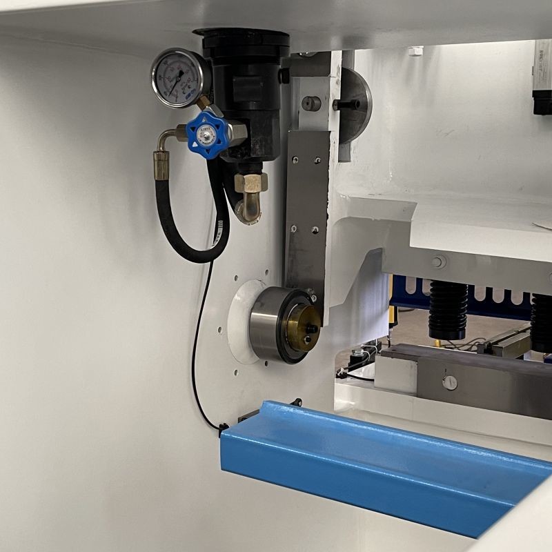 Hydraulic CNC Guillotine Shearing Machine Delem DAC310T DAC360T High End