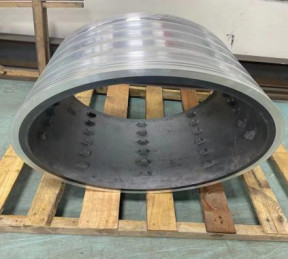 Black Thermal Shock Resistance SiC Silicon Carbide Grinding Bucket Ceramics For Conveying Equipment