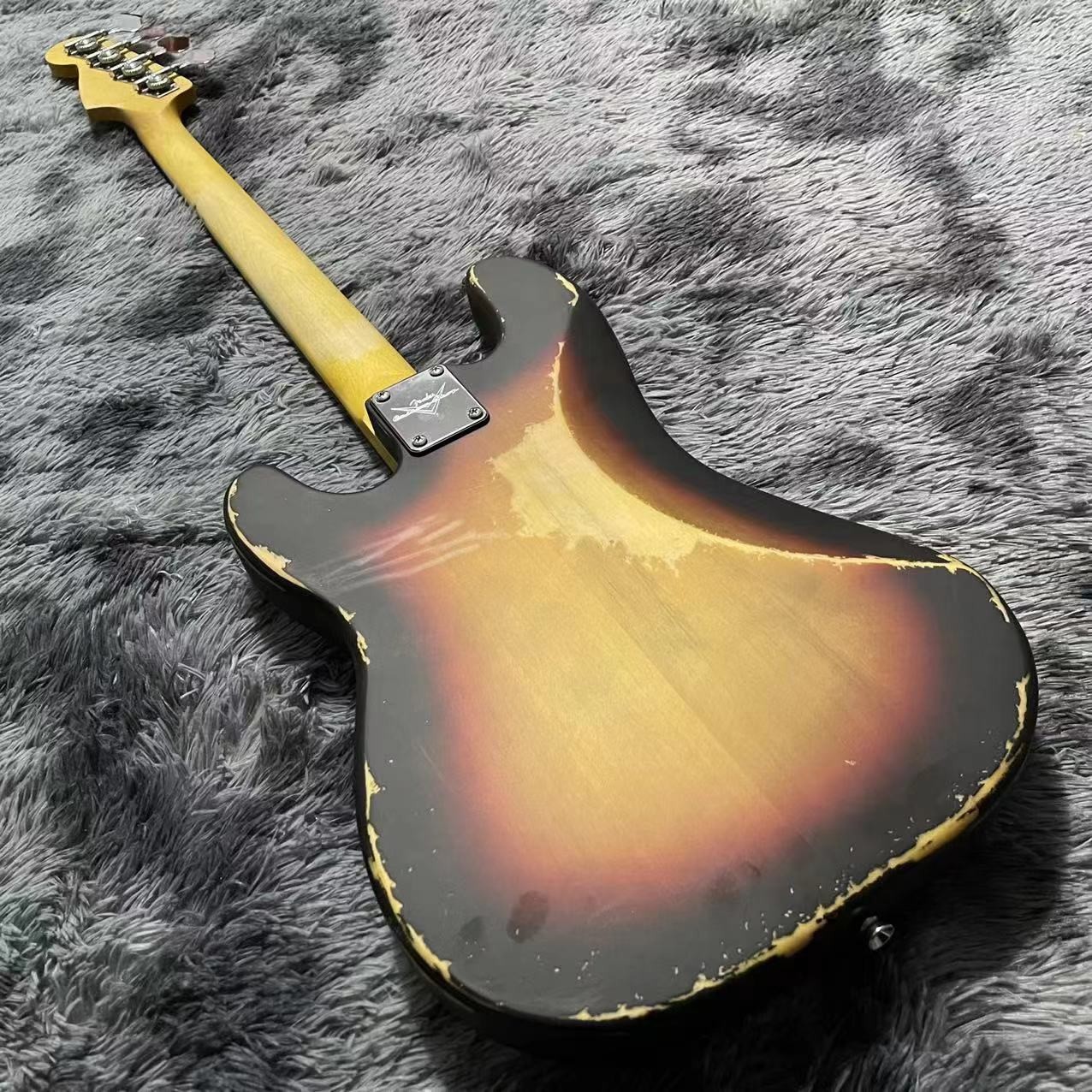 Custom 4 Strings P Precise Bass Guitar in Vintage Relic Finishing Accept Bass OEM