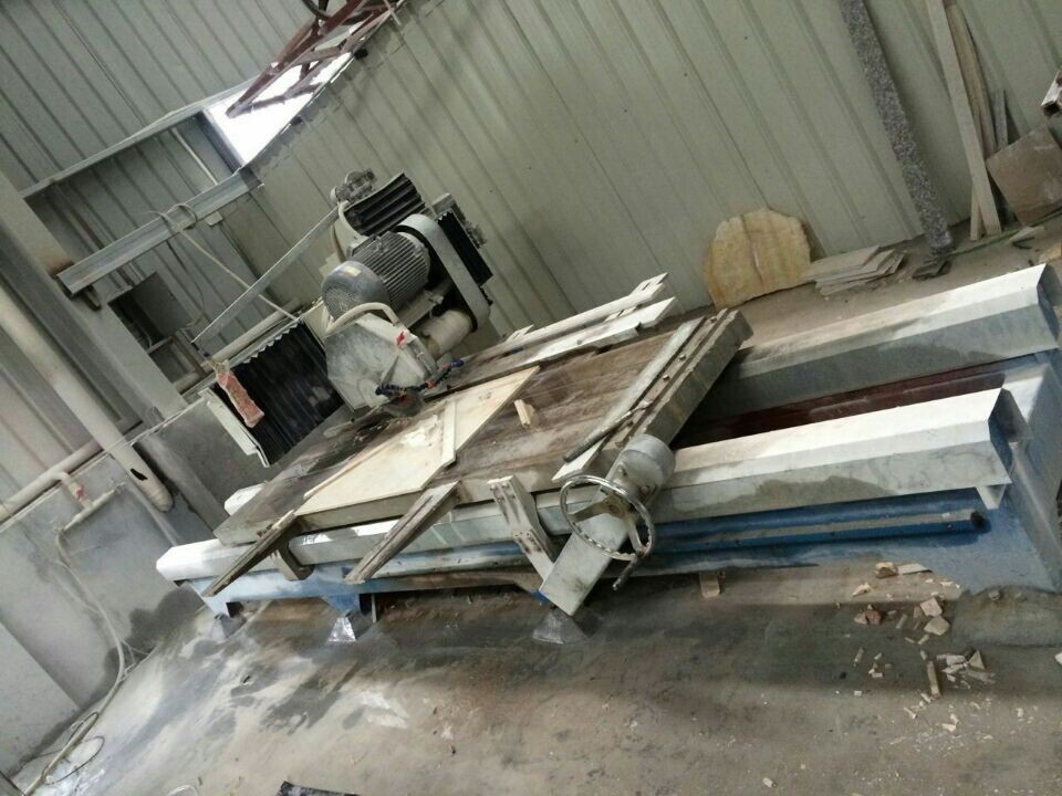Manual Stone Cutting Machine For Cutting The Slab