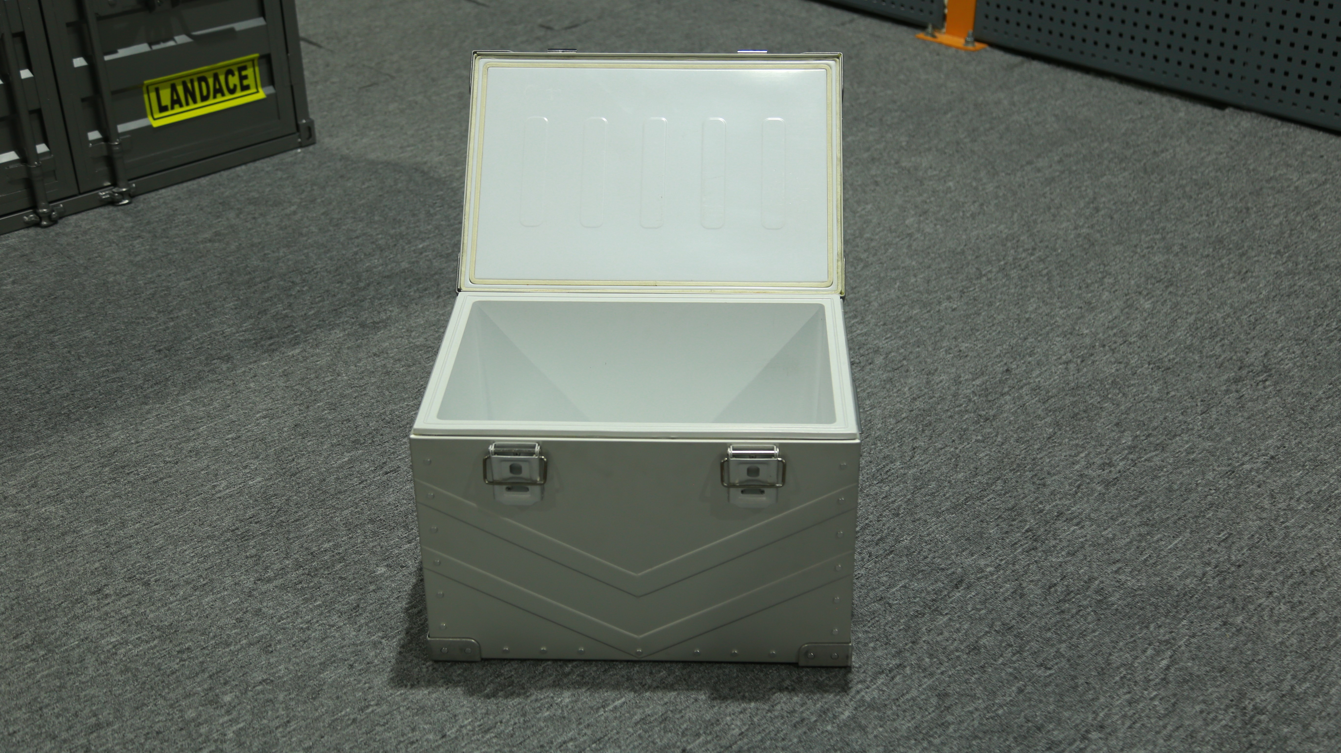 G.W 8.5kg Geometric Pattern Aluminum Alloy Car Camping Kitchen Box Storage Insulation