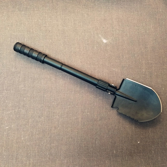 Professional quality Outdoor Folding shovel with powder coated surface,, this is the real tool not joy