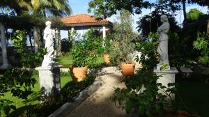 Quality Italian Garden stone white marble statues, white marble park stone sculptures ,China stone carving Sculpture supplier wholesale