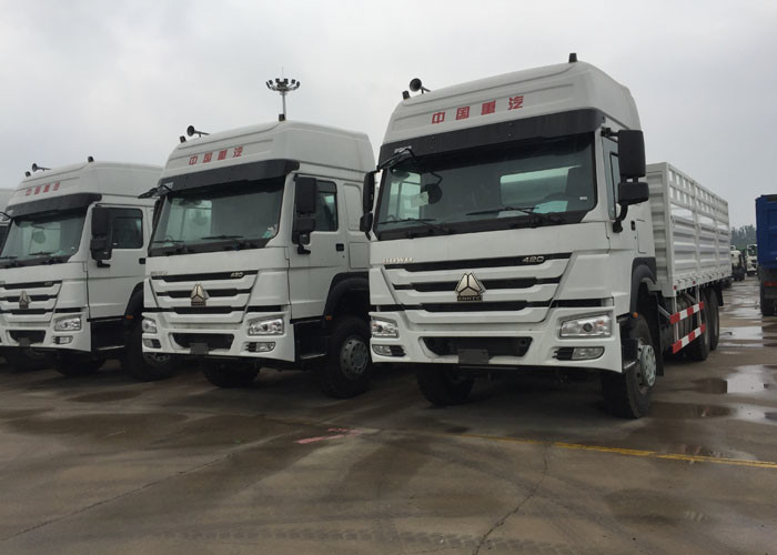 25 - 40 Tons Commercial Cargo Vans Truck Radial Tyre For Transporting Light Goods