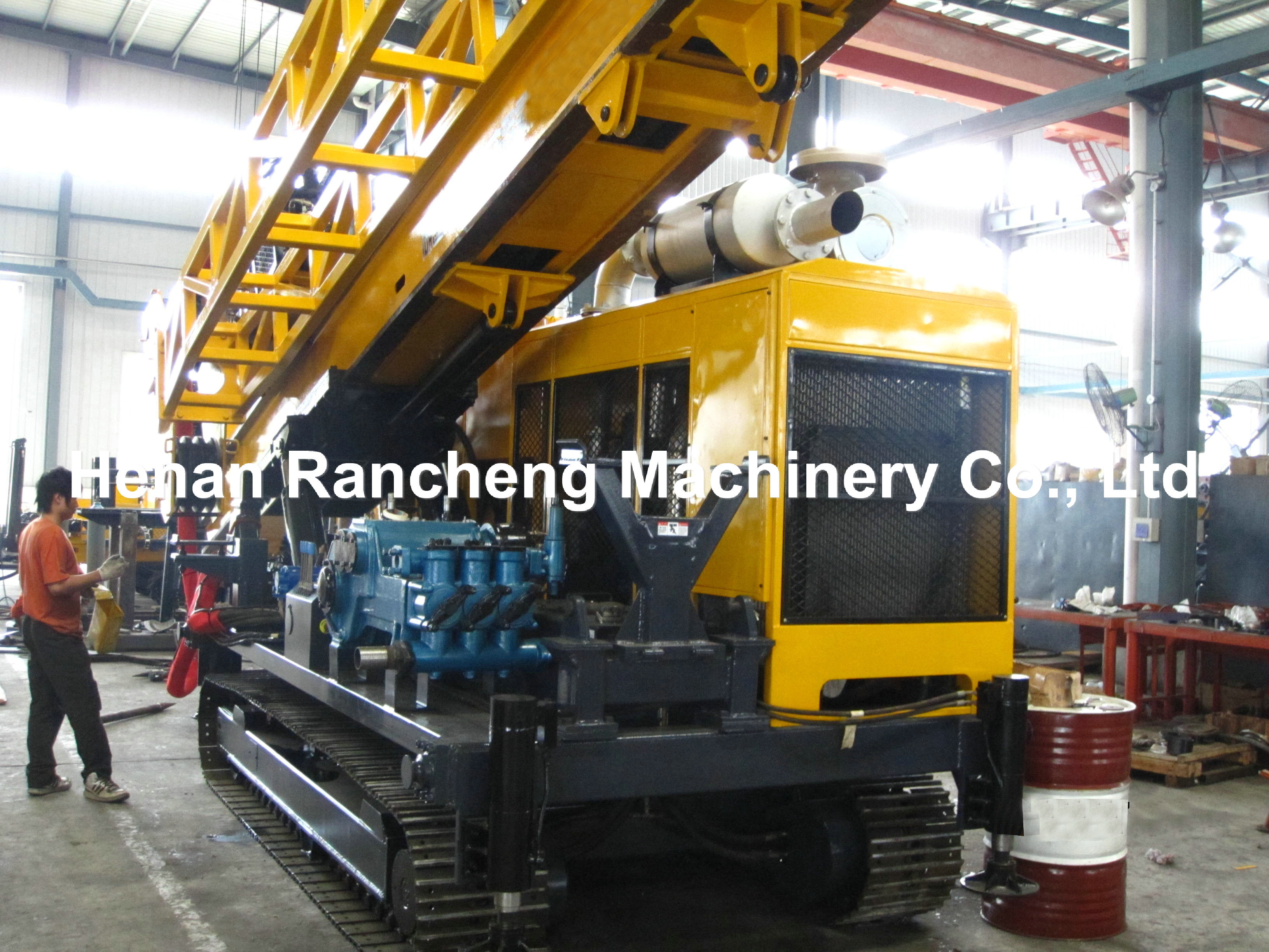 Crawler Mounted Core Drilling Machine 1700m - 3000m Depth 370HP Diesel Engine