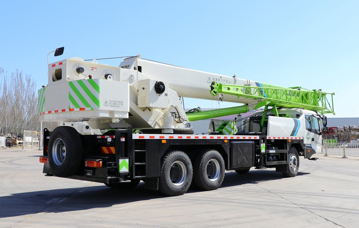 Construction Small Concrete Pump Truck 8 Tons To 1600 Tons