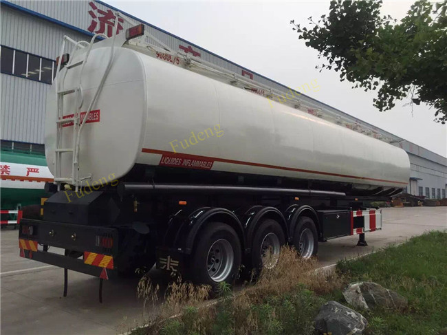 3 Axles Petrol Fuel Tanker Semi Trailer For Crude Oil Transportation