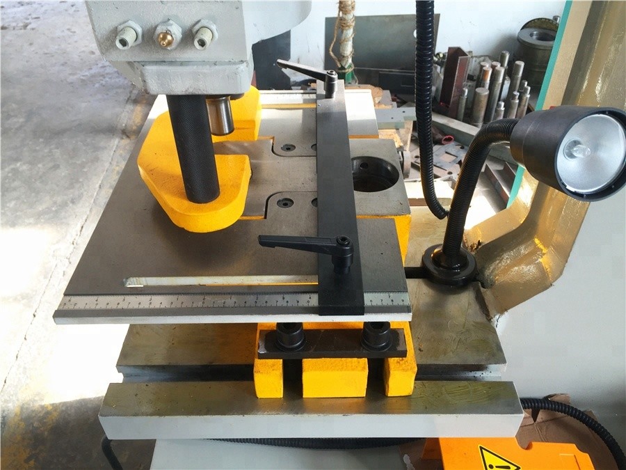 Q35Y-25 Hydraulic Ironworker Machine 120T 450V Metal Punching And Shearing Machine