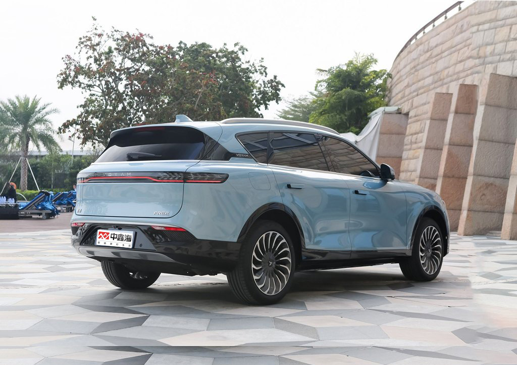 2021 Powerful New Adult Sedan Electric Cars Cheap Lantu FREE 2021 four-wheel drive extended range version