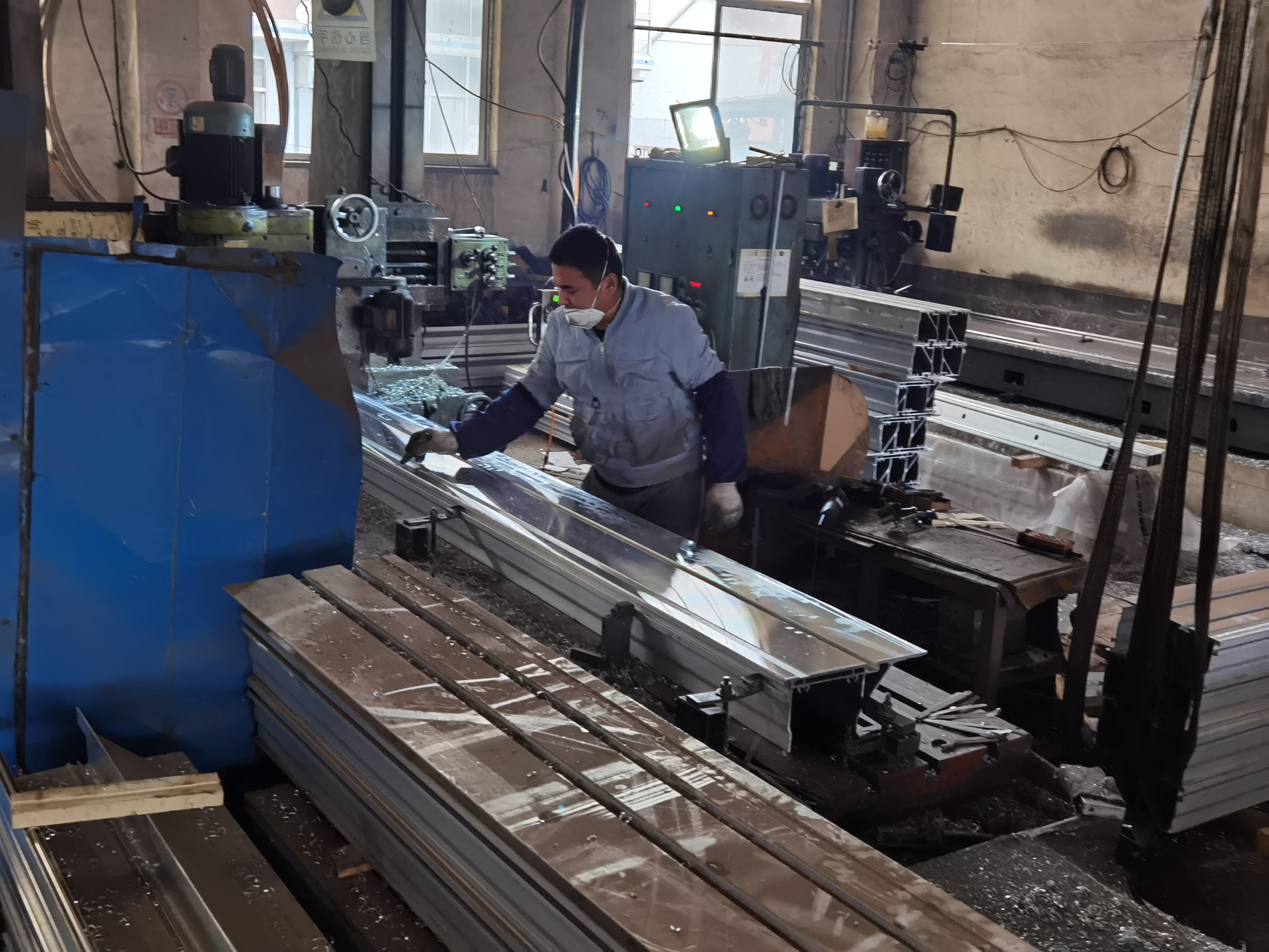 1300 KG Woodworking Machine Automatic Reciprocating Saw with Simple Mini Beam Saw SKY1325
